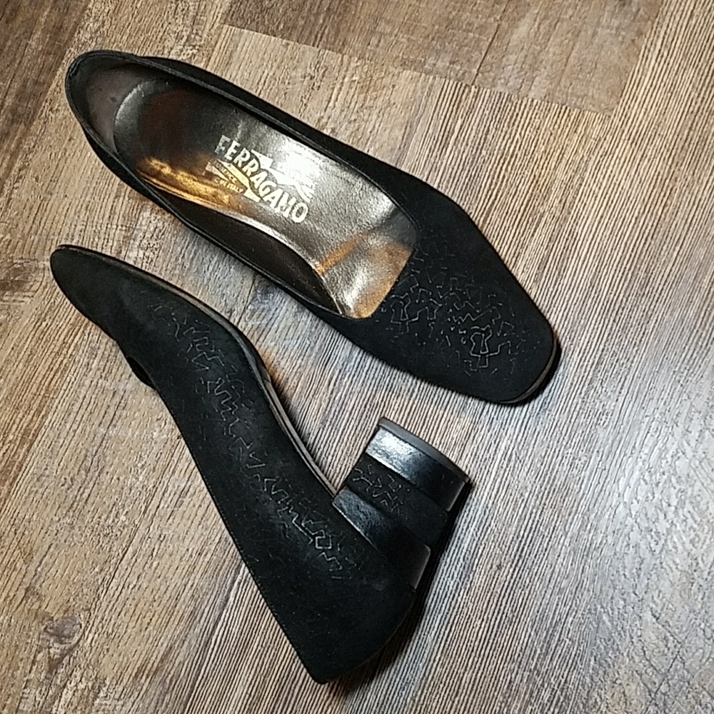 SALVATORE FERRAGAMO 9 C Wide width Leather Black Silver design Heel detail